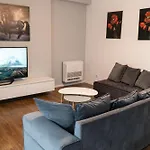Signature 5 *