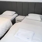 Signature 5 *