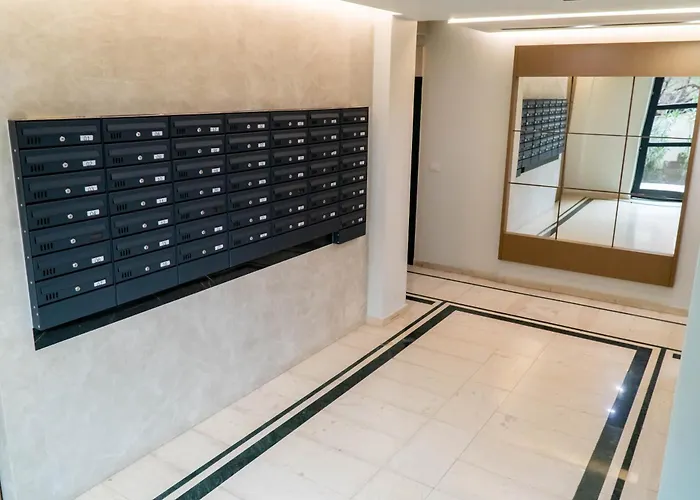 Signature 5 Tirana